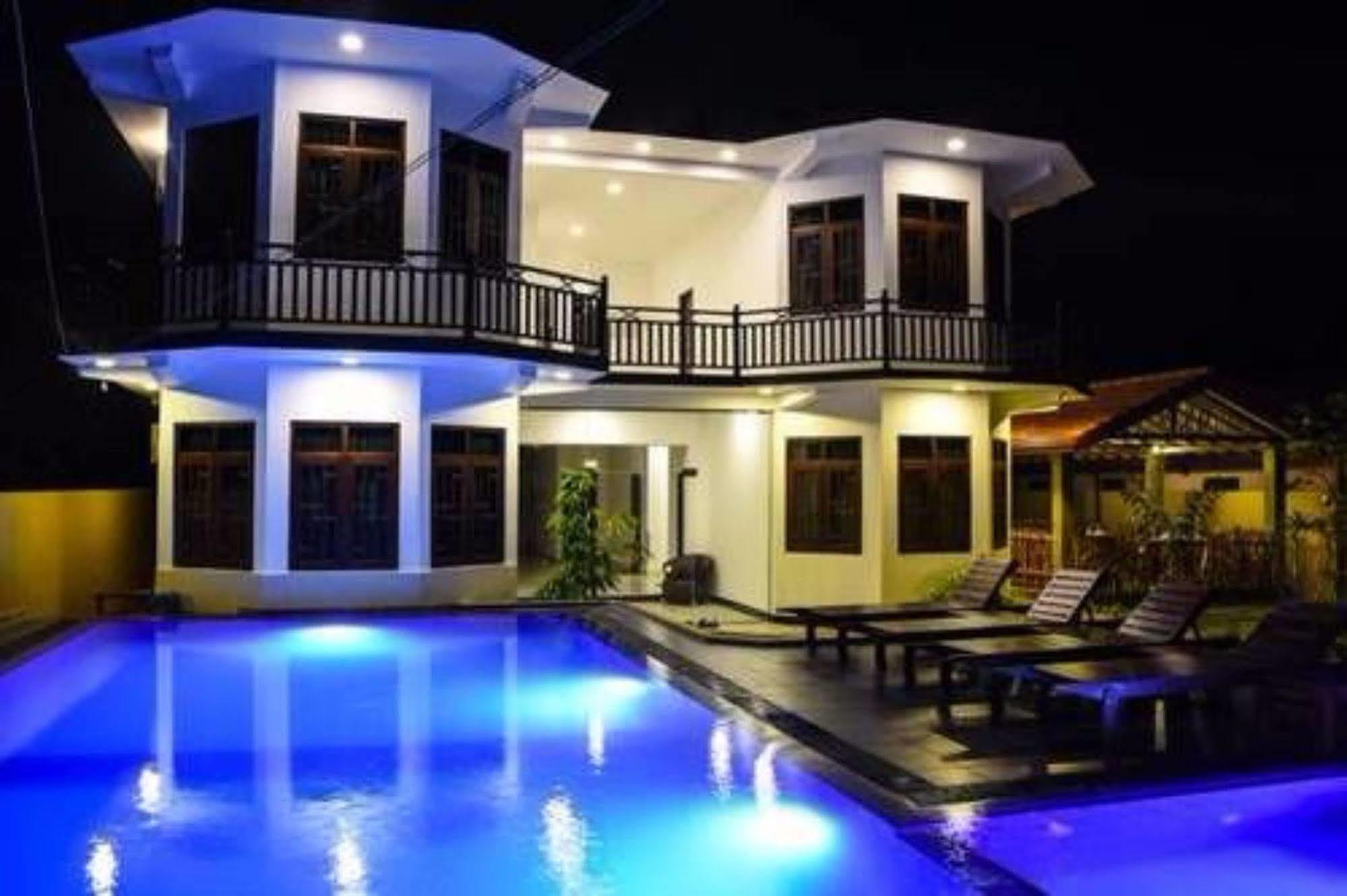 Ocean Glory Hotel Negombo Esterno foto